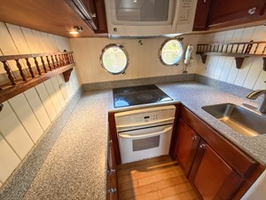 LITTLE LADY 23 Galley