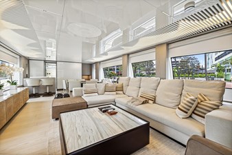 - 34 35_2021 85ft Ferretti Yachts 850