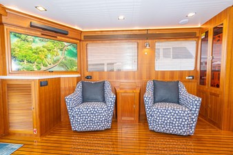 PARAIBA 9 Salon Looking Port