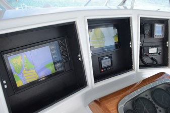 LOW BIDDER X  37 Garmin MFDs and Simrad AP  