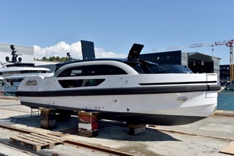 WB 7.5m CUSTOM LIMO TENDER 0 