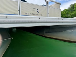 02 Bennington 257L Pontoon NLSQ 97 