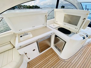 ESSENCE 50 51_2010 60ft Sunseeker Predator ESSENCE