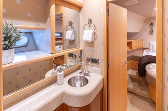 SEA SPUR 30 Guest Head