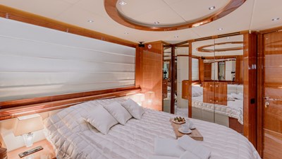 LADY MURA 29 24Yacht_ladymura_Superyacht_IYC_vipcabin2