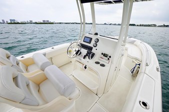 2015 Boston Whaler 220 Outrage 18 