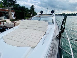 ESSENCE 18 19_2010 60ft Sunseeker Predator ESSENCE