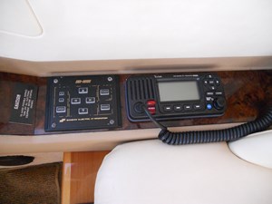 Carpe Diem 32 33_Interior Helm Station 1