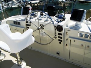 BLACK POWDER 18 FLYBRIDGE HELM