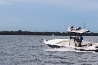 28' Caymas 281HB Center Console 8 