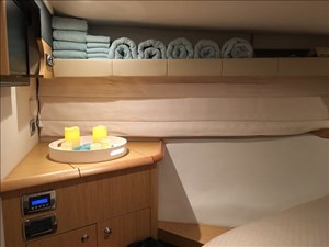 London's Bridge 13 43-2013-Four-Winns-V435-16