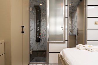 27 M DELUXE MOTOR YACHT 22 