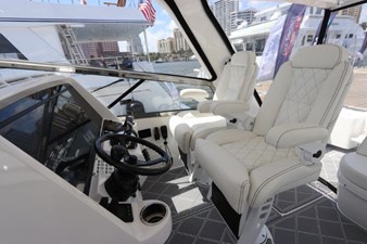 - 26 27_2019 47ft Intrepid 475 Sport Yacht