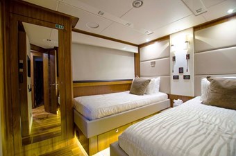 - 20 115-2015-Sunseeker-Sport-Yacht-14