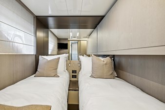 - 60 61_2021 85ft Ferretti Yachts 850