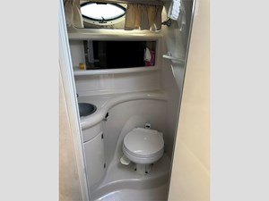 27' Monterey 2002 262 Cruisers 19 