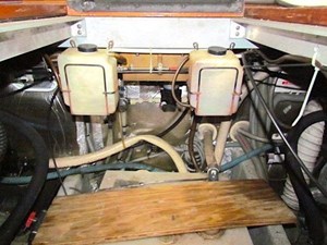 2002 Mainship 390 Trawler 21 22