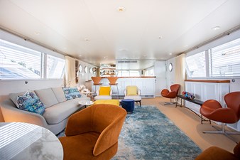 SOVEREIGN 18 Salon Facing Forward