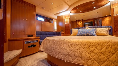 UNBRIDLED 53 DSC00548