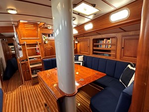 KISMET 27 Main Salon Aft