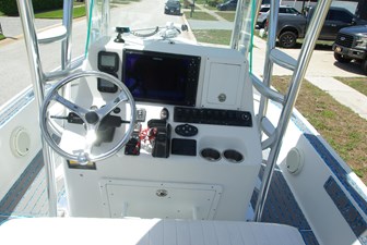 2010 Cape Horn Center Console 16 