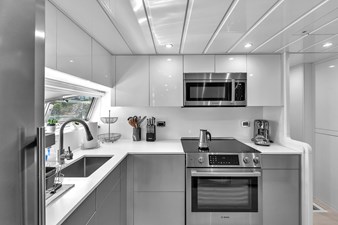 Ferretti Yachts Custom Line 94 31 