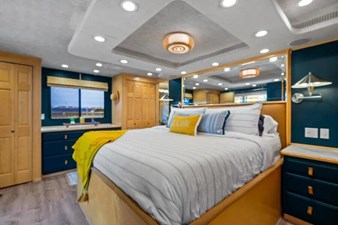 2000 Sumerset House Boat 12 