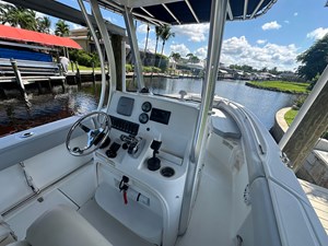 2010 Boston Whaler 220 Outrage 5 