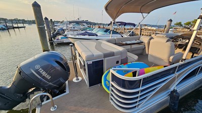 2017 Bennington 25 GL 8 