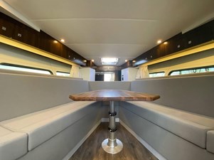 Cruisers Yachts 39 Express Coupe 30 31