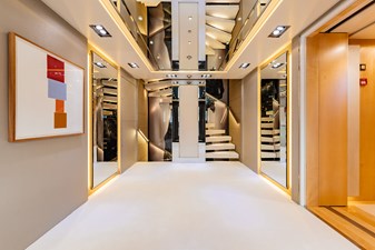 LOON 16 Loon 221' - Main Deck Foyer