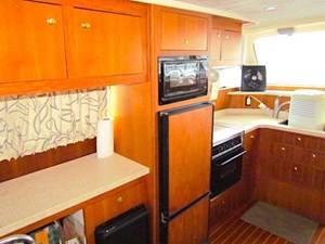 2002 Mainship 390 Trawler 26 27