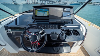 Freedom 21 Helm