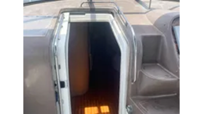 2005 Regal 3560 Commodor 11 
