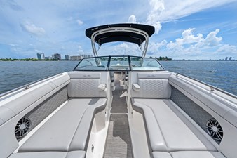 Sea Ray SDX 270 Outboard 30 31