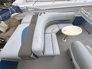 24' Bentley 2017 Encore 240 Cruise SE 11 