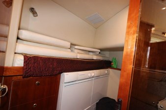 - 24 58-2004-Riviera-Enclosed-Flybridge-24