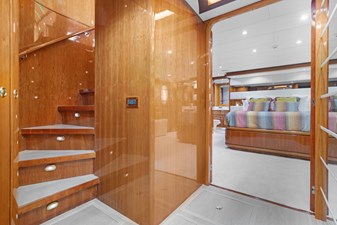 OSSUM DREAM 23 Accommodation Companionway  