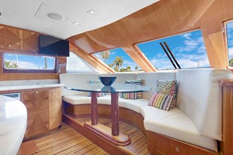 OSSUM DREAM 17 Galley Dining  