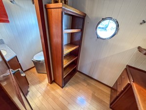 LITTLE LADY 27 Starboard Office Ensuite