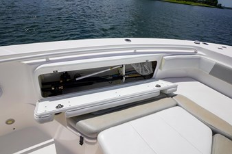 2012 Everglades 325 Center Console 32 