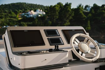 TAMUSIA 25 Tamusia steering position on the sundeck
