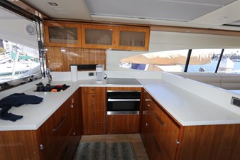 RIVIERA 2020 22 23_2020 60ft Riviera 6000 Sport Yacht