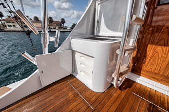 RAINMAKER 33 Cockpit Mezzanine