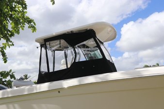- 12 13_2017 26ft Robalo R260