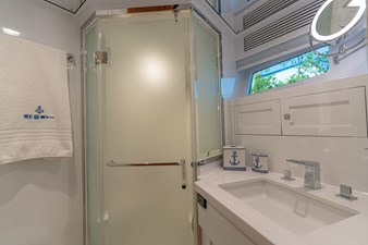 MARITIME 28 30. GUEST SHOWER