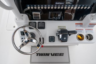 TWIN VEE 34 GFX 12 Helm
