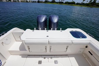 2012 Everglades 325 Center Console 9 