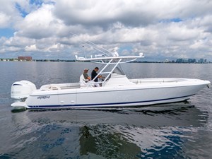 Intrepid 327 Center Console 14 32' Intrepid _ Drone-19