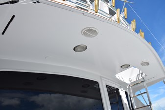 LOW BIDDER X  30 Large overhang with speakers and lighting  